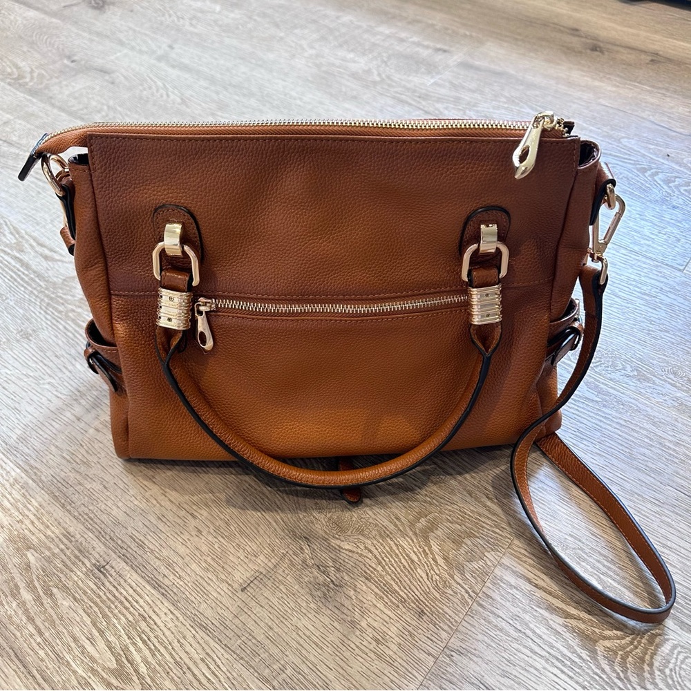Chic Tan Leather Shoulder Bag